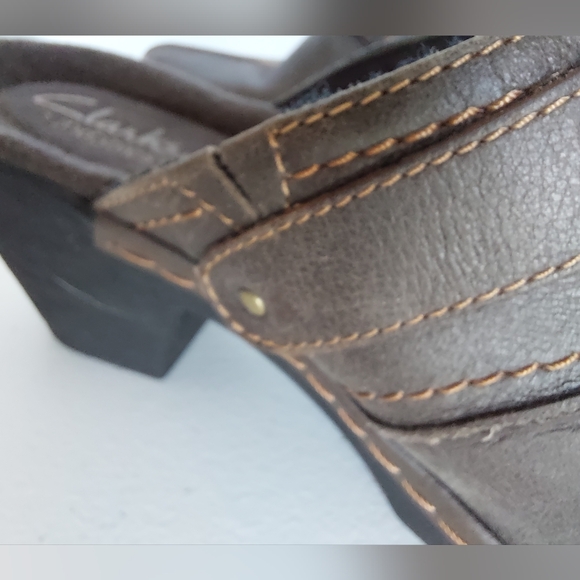 SOLD Clarks Bendables Clogs Sz 8M 34963 Leather 2.75" Heel Split Toe Mules Shoes - Picture 11 of 15